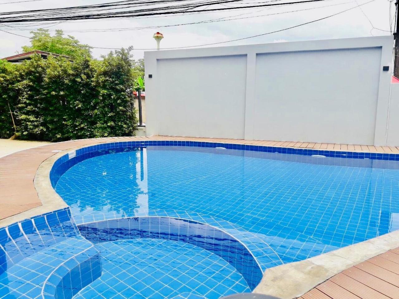 Siri Hotel Chiang Mai Exteriör bild