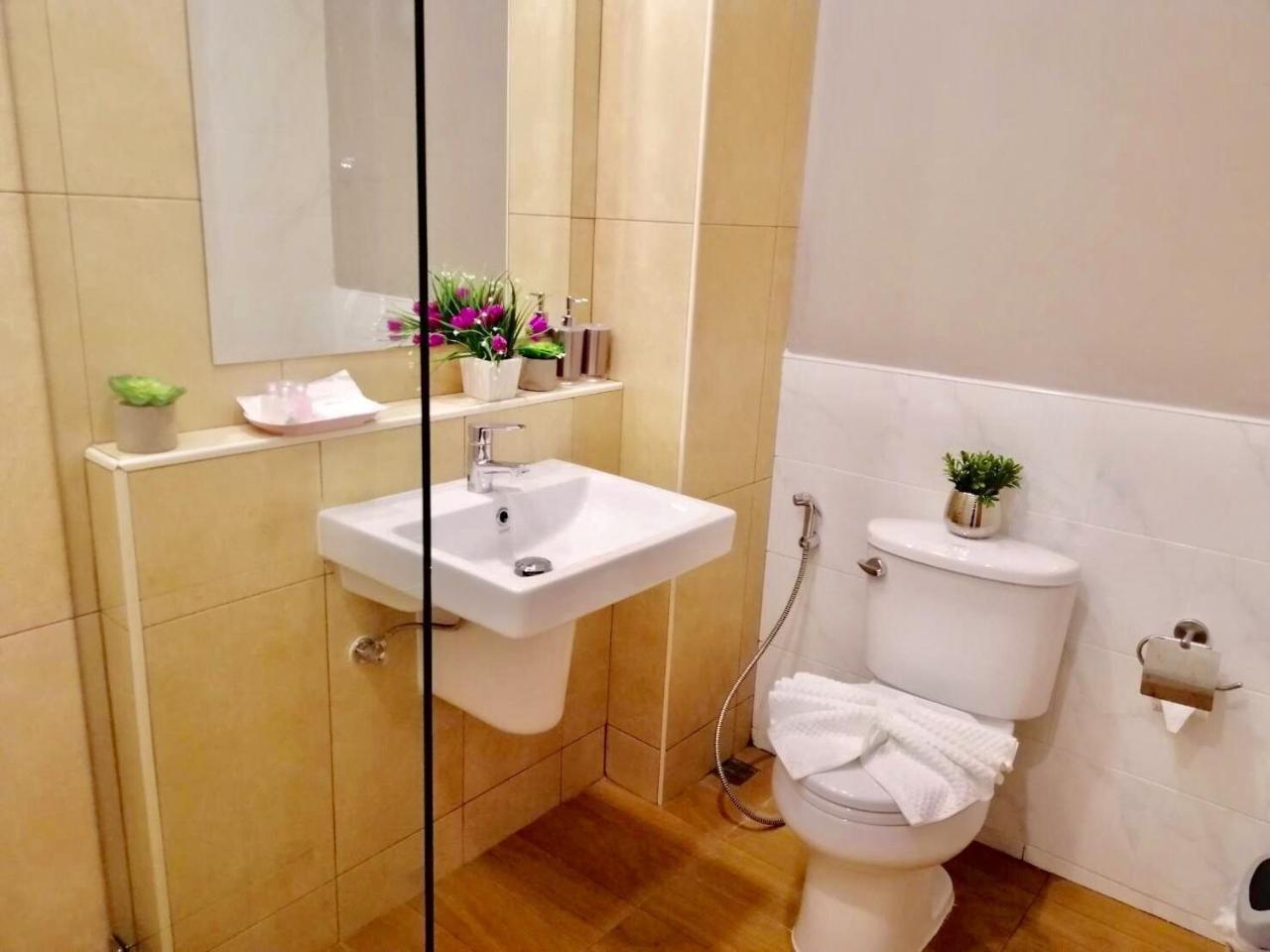 Siri Hotel Chiang Mai Exteriör bild