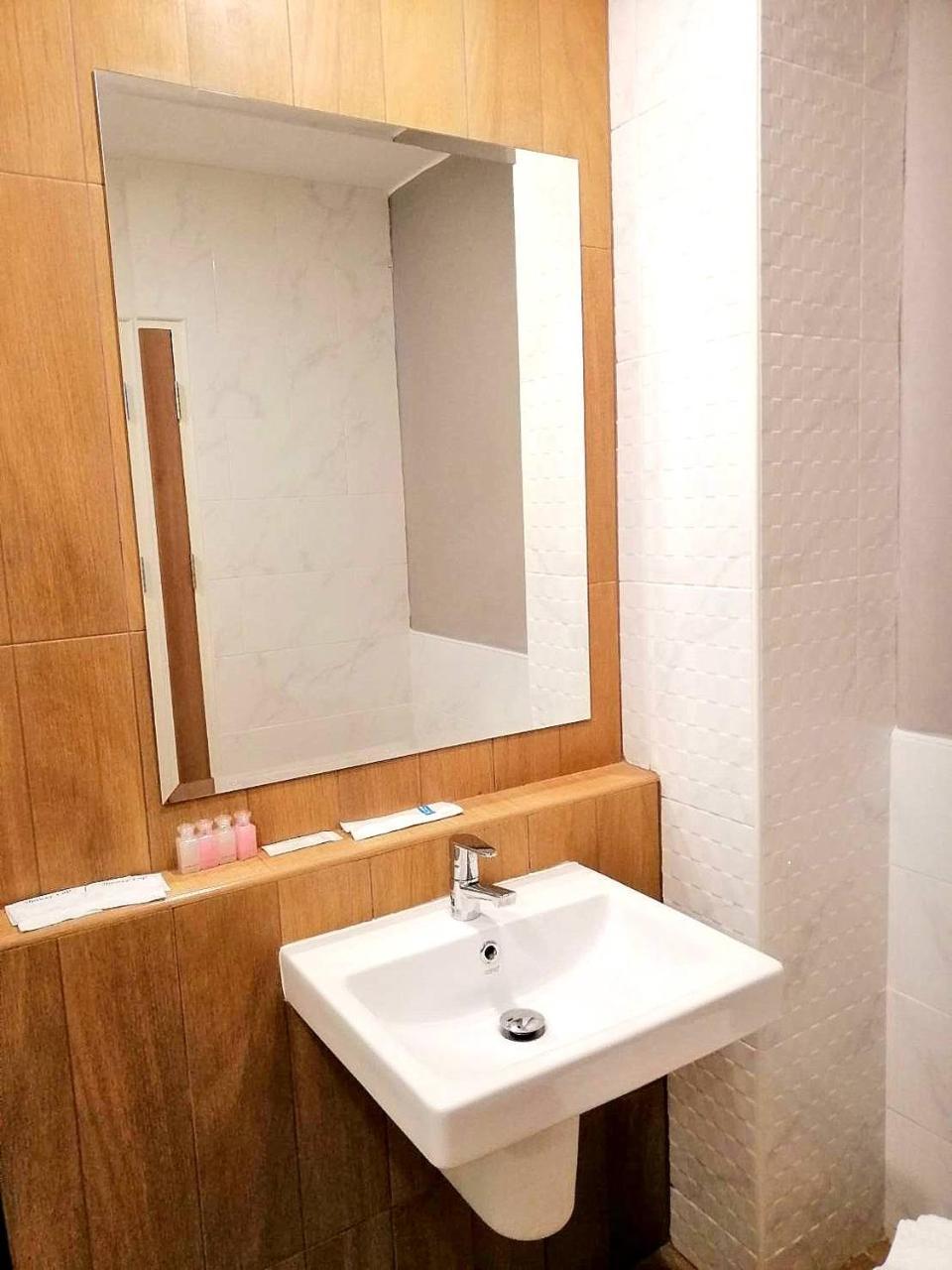 Siri Hotel Chiang Mai Exteriör bild